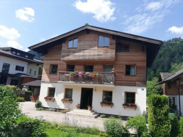 Außenansicht Haus Maria mit Ferienwohnung im Erdgeschoss