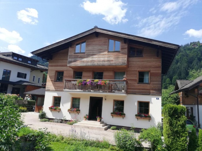 Außenansicht Haus Maria mit Ferienwohnung im Erdgeschoss