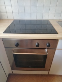 Küche mit Induktionskochfeld