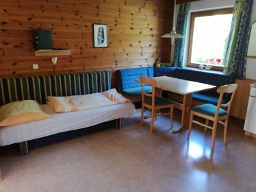 Wohn- und Essbereich mit Schlafcouch