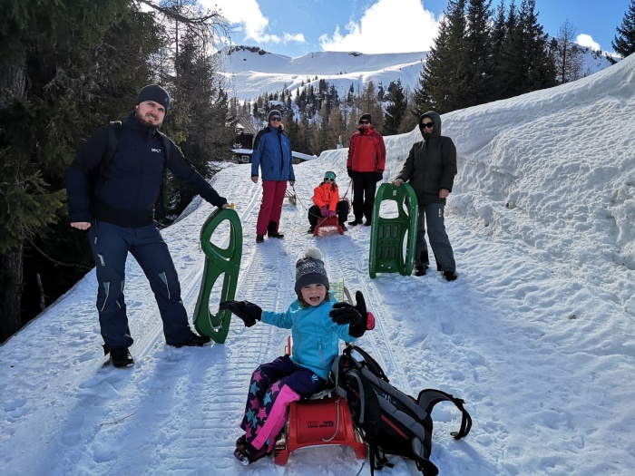 Rodelspaß hinab von der Kleinarler Hütte